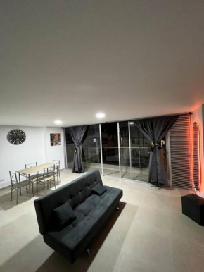 Espacioso apartamento con piscina en Laureles 201